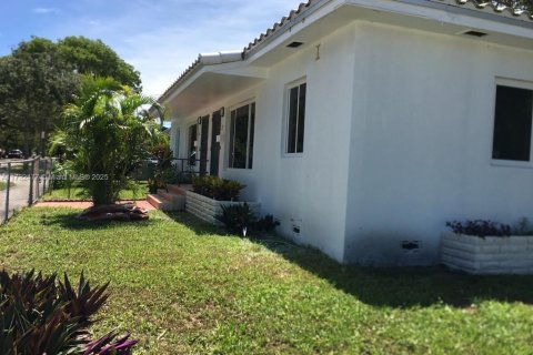 Propiedad comercial en venta en Miami, Florida, 154.59 m2 № 1985525 - foto 19