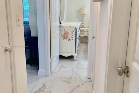 Propiedad comercial en venta en Miami, Florida, 154.59 m2 № 1985525 - foto 15