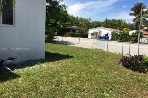 Propiedad comercial en venta en Miami, Florida, 154.59 m2 № 1985525 - foto 20