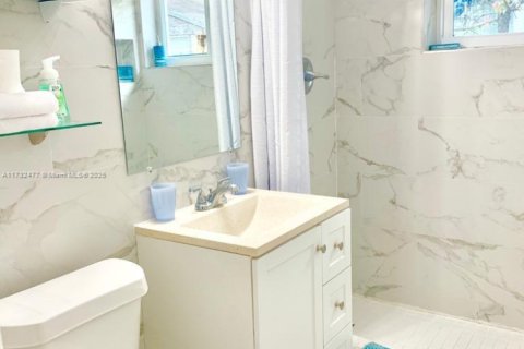 Propiedad comercial en venta en Miami, Florida, 154.59 m2 № 1985525 - foto 17