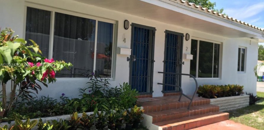 Propiedad comercial en Miami, Florida 154.59 m2 № 1985525