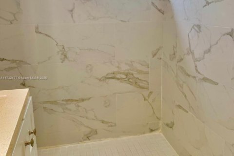 Propiedad comercial en venta en Miami, Florida, 154.59 m2 № 1985525 - foto 18