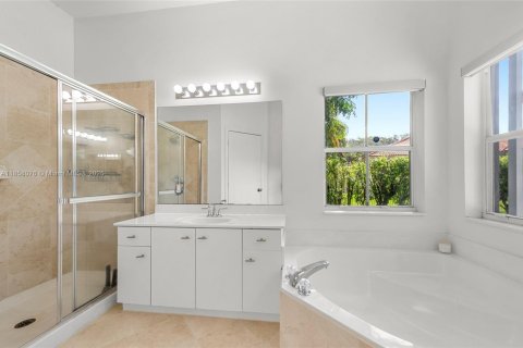 House in Weston, Florida 4 bedrooms, 184.78 sq.m. № 1882046 - photo 12