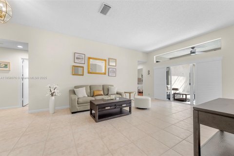 House in Weston, Florida 4 bedrooms, 184.78 sq.m. № 1882046 - photo 4