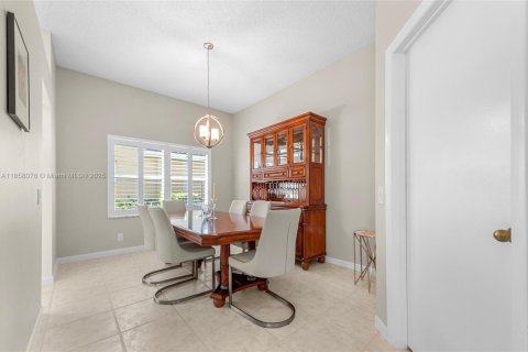 House in Weston, Florida 4 bedrooms, 184.78 sq.m. № 1882046 - photo 6