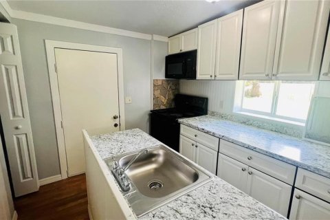 House in Intercession City, Florida 3 bedrooms, 76.92 sq.m. № 2225109 - photo 3