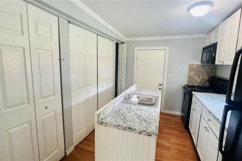 House in Intercession City, Florida 3 bedrooms, 76.92 sq.m. № 2225109 - photo 7