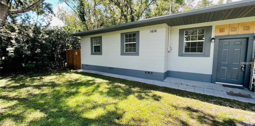 House in Intercession City, Florida 3 bedrooms, 76.92 sq.m. № 2225109