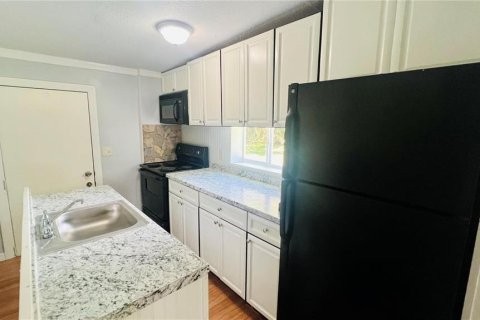 House in Intercession City, Florida 3 bedrooms, 76.92 sq.m. № 2225109 - photo 4