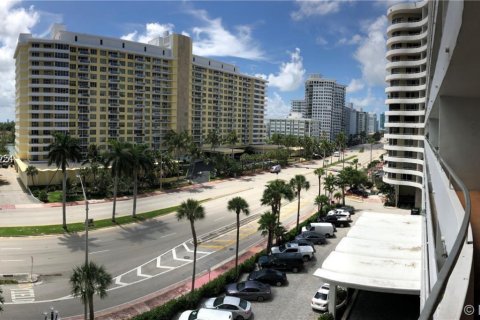 Condominio en venta en Miami Beach, Florida, 2 dormitorios, 98.85 m2 № 1983514 - foto 18