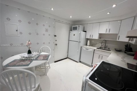 Condominio en venta en Miami Beach, Florida, 2 dormitorios, 98.85 m2 № 1983514 - foto 9