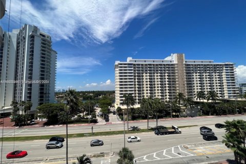 Condominio en venta en Miami Beach, Florida, 2 dormitorios, 98.85 m2 № 1983514 - foto 6