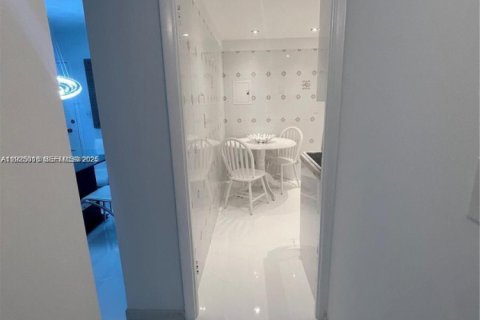 Condominio en venta en Miami Beach, Florida, 2 dormitorios, 98.85 m2 № 1983514 - foto 11