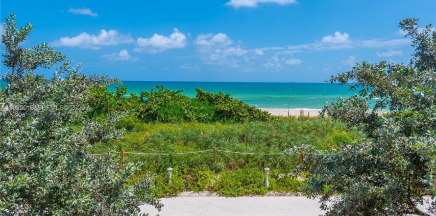 Condominio en Miami Beach, Florida, 2 dormitorios № 1983514