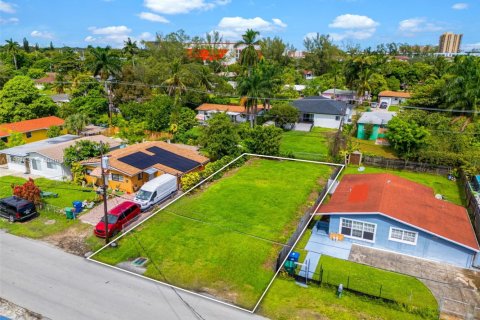 Terreno en venta en Miami, Florida № 2015262 - foto 4