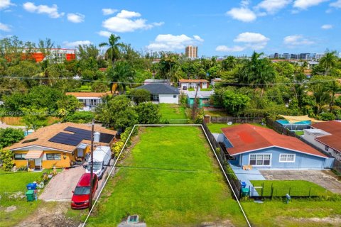 Terreno en venta en Miami, Florida № 2015262 - foto 3