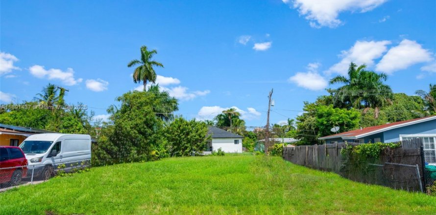 Terreno en Miami, Florida № 2015262
