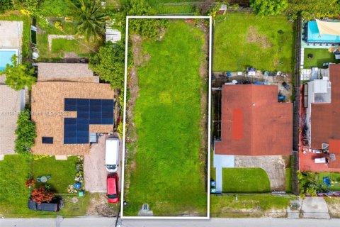 Terreno en venta en Miami, Florida № 2015262 - foto 7