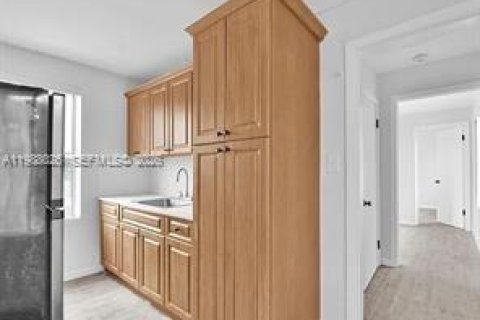 Снять в аренду квартиру в Майами, Флорида 1 спальня, 346.62м2, № 2051208 - фото 5