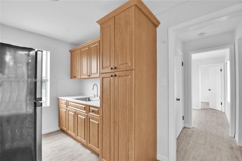 Снять в аренду квартиру в Майами, Флорида 1 спальня, 346.62м2, № 2051208 - фото 2