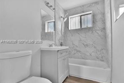 Снять в аренду квартиру в Майами, Флорида 1 спальня, 346.62м2, № 2051208 - фото 6