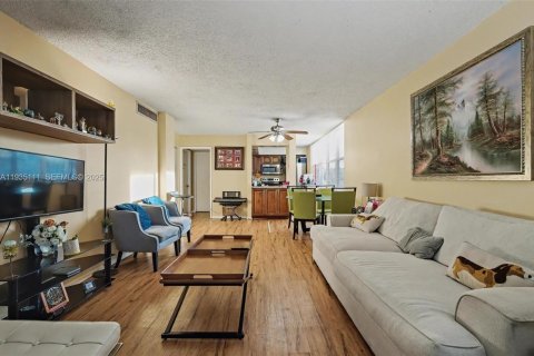 Condominio en venta en Davie, Florida, 2 dormitorios, 91.04 m2 № 1994693 - foto 4