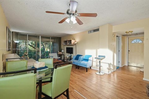 Condominio en venta en Davie, Florida, 2 dormitorios, 91.04 m2 № 1994693 - foto 5