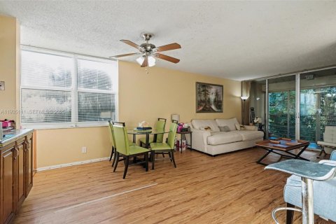 Condominio en venta en Davie, Florida, 2 dormitorios, 91.04 m2 № 1994693 - foto 3