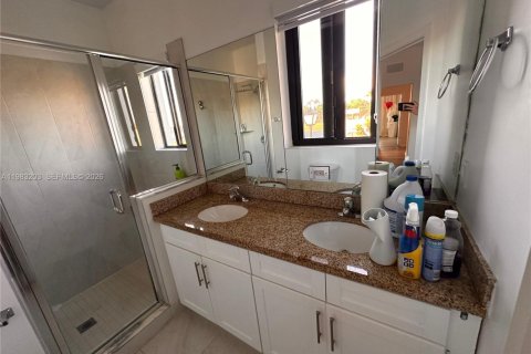 Снять в аренду таунхаус в Хомстед, Флорида 3 спальни, 156.08м2, № 2048494 - фото 5