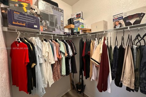 Снять в аренду таунхаус в Хомстед, Флорида 3 спальни, 156.08м2, № 2048494 - фото 3