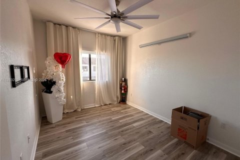 Снять в аренду таунхаус в Хомстед, Флорида 3 спальни, 156.08м2, № 2048494 - фото 10