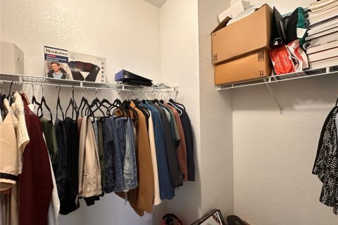 Снять в аренду таунхаус в Хомстед, Флорида 3 спальни, 156.08м2, № 2048494 - фото 4