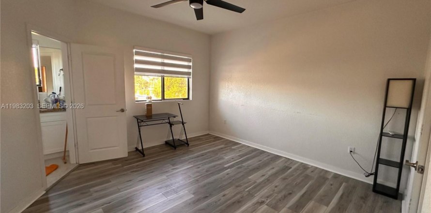 Таунхаус в Хомстед, Флорида 3 спальни, 156.08м2 № 2048494