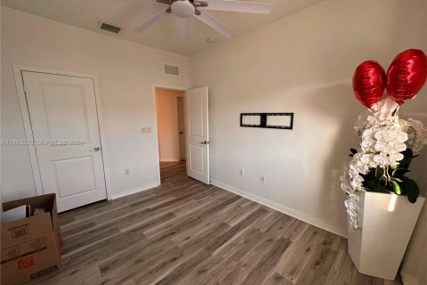 Снять в аренду таунхаус в Хомстед, Флорида 3 спальни, 156.08м2, № 2048494 - фото 8