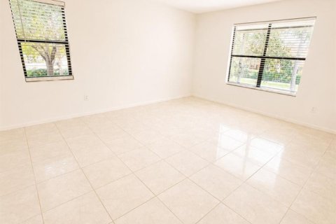 Condo in Wellington, Florida, 2 bedrooms № 2246095 - photo 15