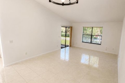Condo in Wellington, Florida, 2 bedrooms № 2246095 - photo 9