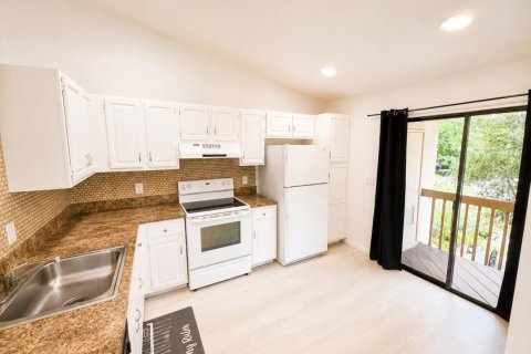 Condo in Wellington, Florida, 2 bedrooms № 2246095 - photo 2