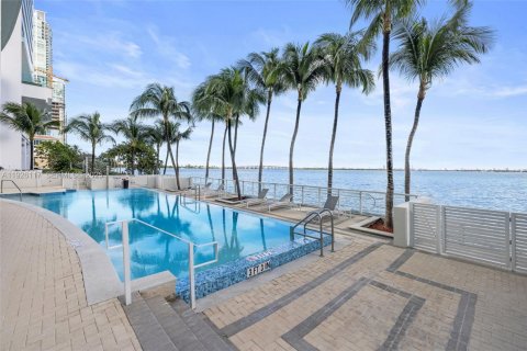 Condo in Miami, Florida, 2 bedrooms  № 2035402 - photo 29