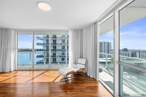Condo in Miami, Florida, 2 bedrooms  № 2035402 - photo 8