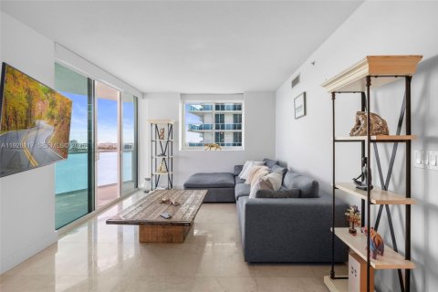 Condo in Miami, Florida, 2 bedrooms  № 2035402 - photo 4