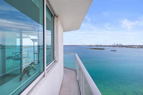 Condo in Miami, Florida, 2 bedrooms  № 2035402 - photo 24