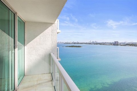 Condo in Miami, Florida, 2 bedrooms  № 2035402 - photo 23