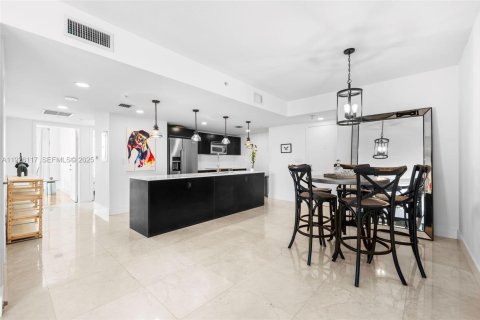 Condo in Miami, Florida, 2 bedrooms  № 2035402 - photo 14