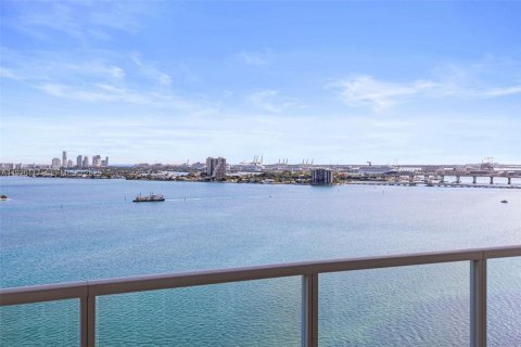 Condo in Miami, Florida, 2 bedrooms  № 2035402 - photo 22