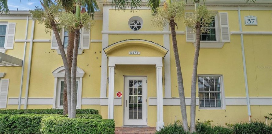 Condo à Saint Petersburg, Floride, 2 chambres № 2330368