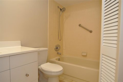 Villa ou maison à vendre à Palm Harbor, Floride: 2 chambres, 134.24 m2 № 2210556 - photo 29