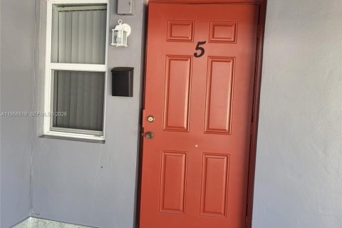 Apartamento en alquiler en Hollywood, Florida, 1 dormitorio, 196.95 m2 № 2010407 - foto 2