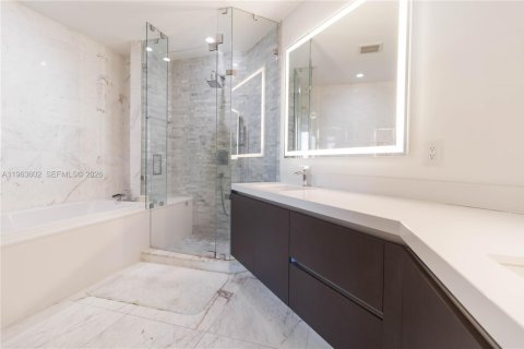 Condominio en venta en Miami, Florida, 1 dormitorio, 108.97 m2 № 2026630 - foto 13