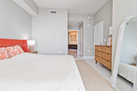 Condominio en venta en Miami, Florida, 1 dormitorio, 108.97 m2 № 2026630 - foto 10