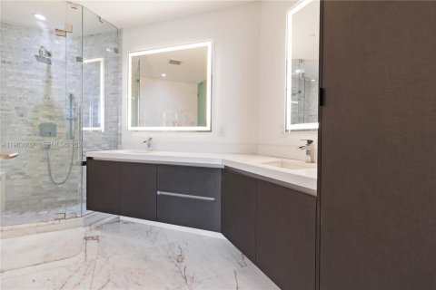Condominio en venta en Miami, Florida, 1 dormitorio, 108.97 m2 № 2026630 - foto 12